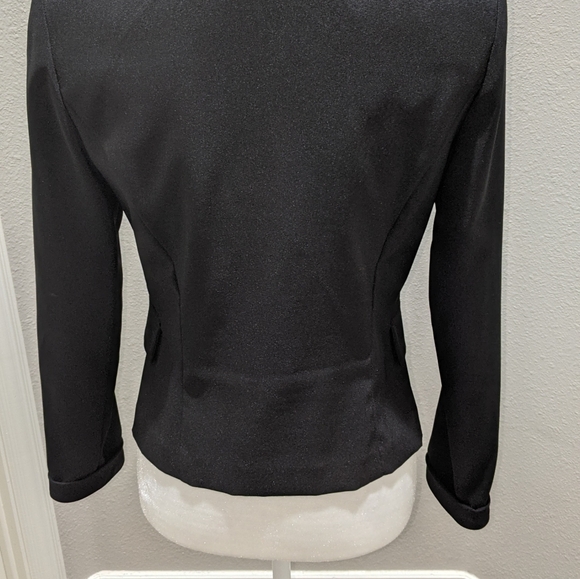 Blazer - Picture 7 of 9